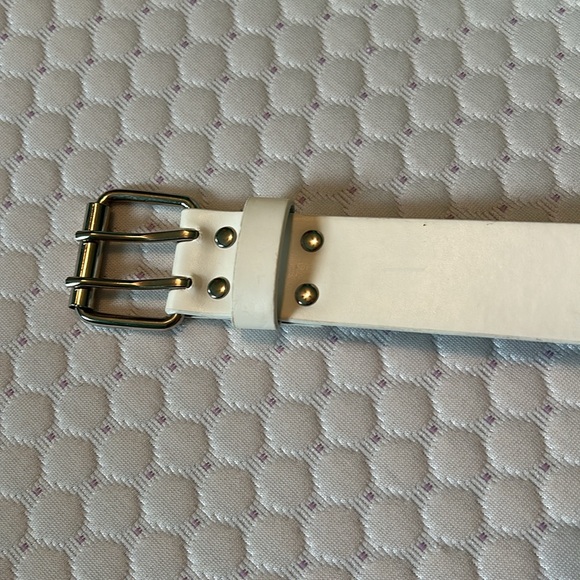 White double grommet leather belt. Small/ medium. - Picture 2 of 9